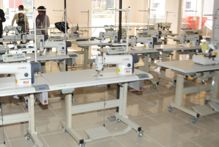 معايير آلات الخياطة وغيرها من المعدات لصناعة الملابس ، صناعة الملابس